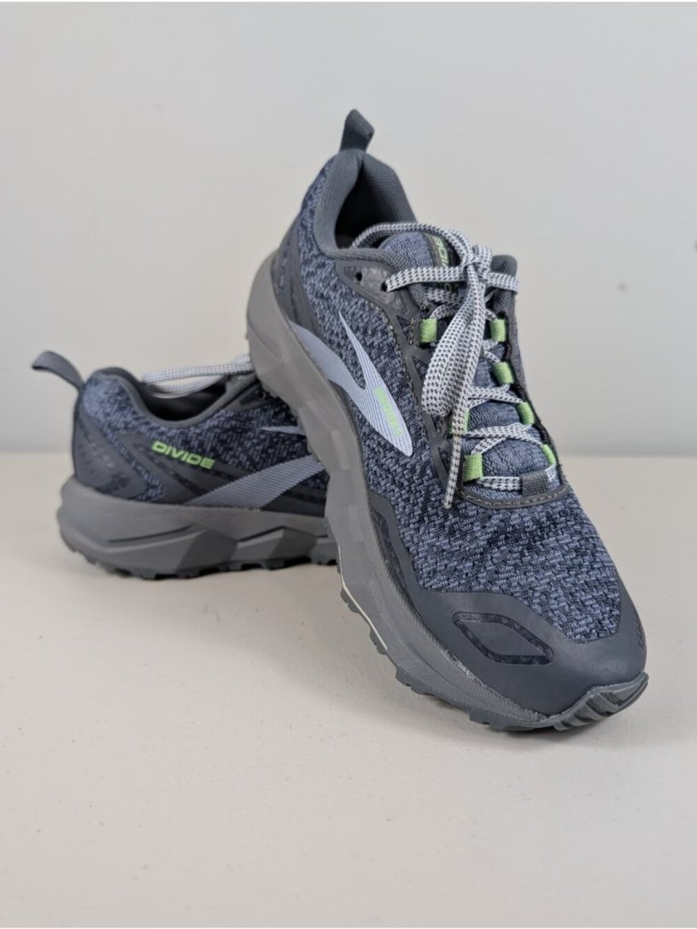 Brooks Divide trail running blue shoes women's size 7.5